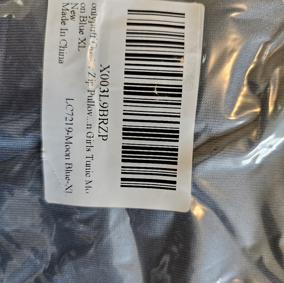 New, still in package, Half-zip Women's sweatshirt - Picture 2 of 5